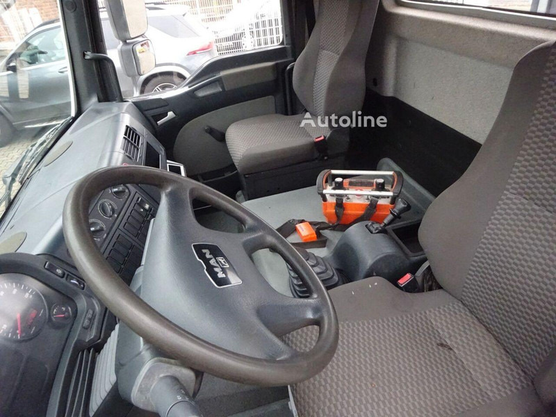 Tovornjak s kesonom, Tovornjak z dvigalom MAN 8.180 TGL - Flatbed+crane: slika 17 Tovornjak s kesonom, Tovornjak z dvigalom MAN 8.180 TGL - Flatbed+crane: slika 17