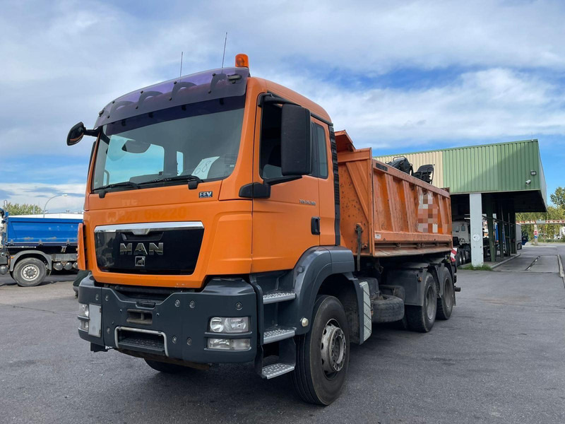 MAN TGS 26.360 Tipper + Crane Jonsered J 1090 - Tovornjak prekucnik, Tovornjak z dvigalom: slika 1 MAN TGS 26.360 Tipper + Crane Jonsered J 1090 - Tovornjak prekucnik, Tovornjak z dvigalom: slika 1