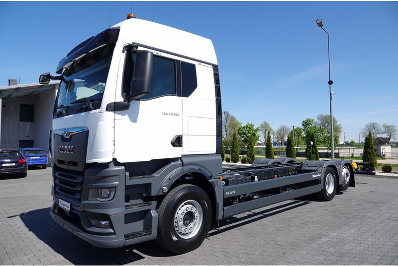 MAN TGX 26.520 / 6x2 / RAMA DŁ. 9,1M / OŚ PODNOSZONA / SKRĘTNA / DO - Tovornjak-šasija: slika 2 MAN TGX 26.520 / 6x2 / RAMA DŁ. 9,1M / OŚ PODNOSZONA / SKRĘTNA / DO - Tovornjak-šasija: slika 2
