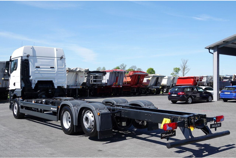MAN TGX 26.520 / 6x2 / RAMA DŁ. 9,1M / OŚ PODNOSZONA / SKRĘTNA / DO - Tovornjak-šasija: slika 4 MAN TGX 26.520 / 6x2 / RAMA DŁ. 9,1M / OŚ PODNOSZONA / SKRĘTNA / DO - Tovornjak-šasija: slika 4