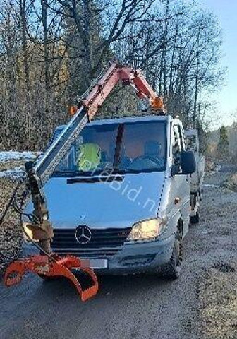Mercedes-Benz 413 - Doka tipper+crane with gripper - Tovornjak prekucnik, Tovornjak z dvigalom: slika 1 Mercedes-Benz 413 - Doka tipper+crane with gripper - Tovornjak prekucnik, Tovornjak z dvigalom: slika 1