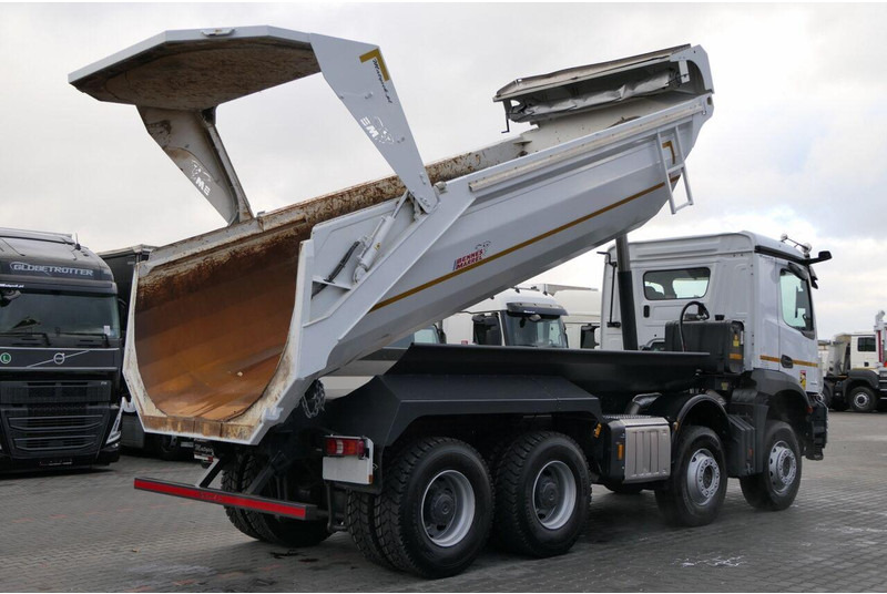 Mercedes-Benz AROCS 3246 / 8x4 / WYWROTKA / TYLNOZSYP / EURO 6 / OPONY 100 % - Tovornjak prekucnik: slika 5 Mercedes-Benz AROCS 3246 / 8x4 / WYWROTKA / TYLNOZSYP / EURO 6 / OPONY 100 % - Tovornjak prekucnik: slika 5