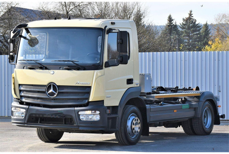 Mercedes-Benz ATEGO 1221 * ABROLLKIPPER * TOPZUSTAND - Kotalni prekucni tovornjak: slika 4 Mercedes-Benz ATEGO 1221 * ABROLLKIPPER * TOPZUSTAND - Kotalni prekucni tovornjak: slika 4