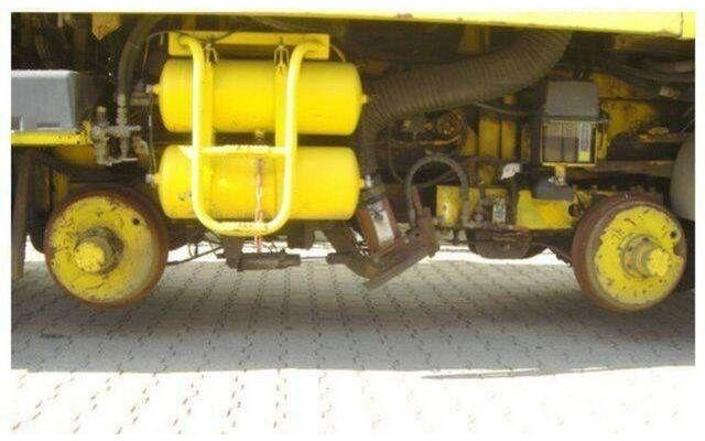 Mercedes-Benz SK 1820 4x2 Schienenreinigungs Kehrmaschine RAIL - Vozilo za pometanje: slika 2 Mercedes-Benz SK 1820 4x2 Schienenreinigungs Kehrmaschine RAIL - Vozilo za pometanje: slika 2