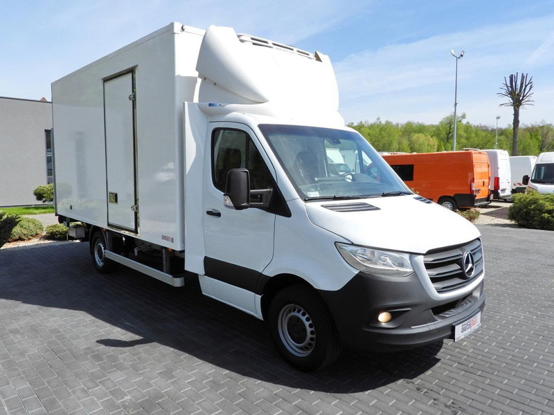 Mercedes-Benz SPRINTER 316 CHŁODNIA KONTENER 0*C WINDA 8 PALET TEMPOMAT PNEUMA - Tovornjak hladilnik: slika 4 Mercedes-Benz SPRINTER 316 CHŁODNIA KONTENER 0*C WINDA 8 PALET TEMPOMAT PNEUMA - Tovornjak hladilnik: slika 4