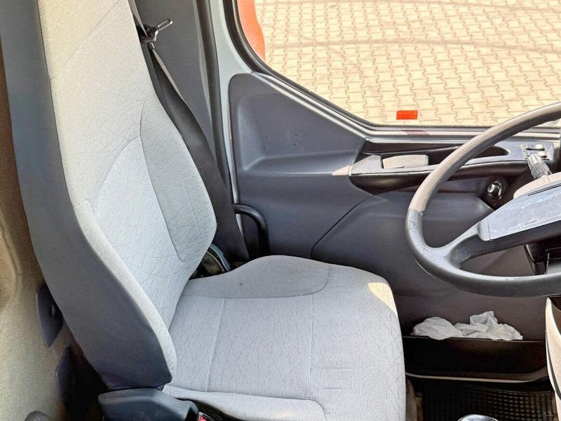 Vlečno vozilo Renault KERAX 320 DCI* ABSCHLEPPWAGEN 7,35m + HIAB 140A: slika 13 Vlečno vozilo Renault KERAX 320 DCI* ABSCHLEPPWAGEN 7,35m + HIAB 140A: slika 13