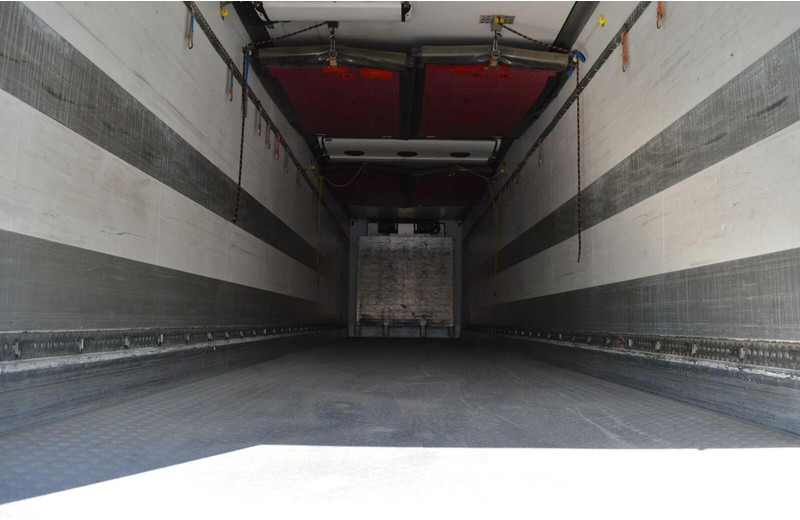 Schmitz Cargobull SKO 24REFRIGERATOR + LIFT ROLLER SHUTTER CARRIER VECTOR 1850Mtº - Polprikolica hladilnik: slika 3 Schmitz Cargobull SKO 24REFRIGERATOR + LIFT ROLLER SHUTTER CARRIER VECTOR 1850Mtº - Polprikolica hladilnik: slika 3