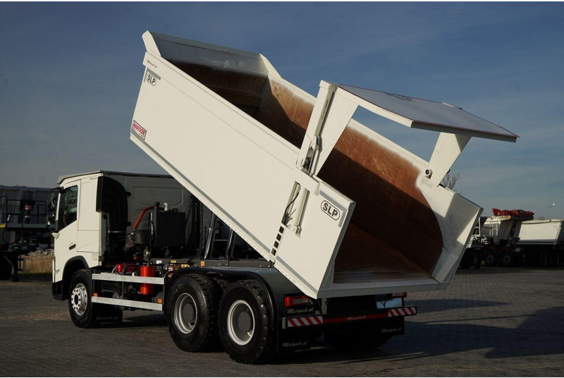 Volvo FMX 550 / 6x4 / WYWROTKA / WOZIDŁO / HARDOX / HYDRAULICZNA KLAPA - Tovornjak prekucnik: slika 3 Volvo FMX 550 / 6x4 / WYWROTKA / WOZIDŁO / HARDOX / HYDRAULICZNA KLAPA - Tovornjak prekucnik: slika 3