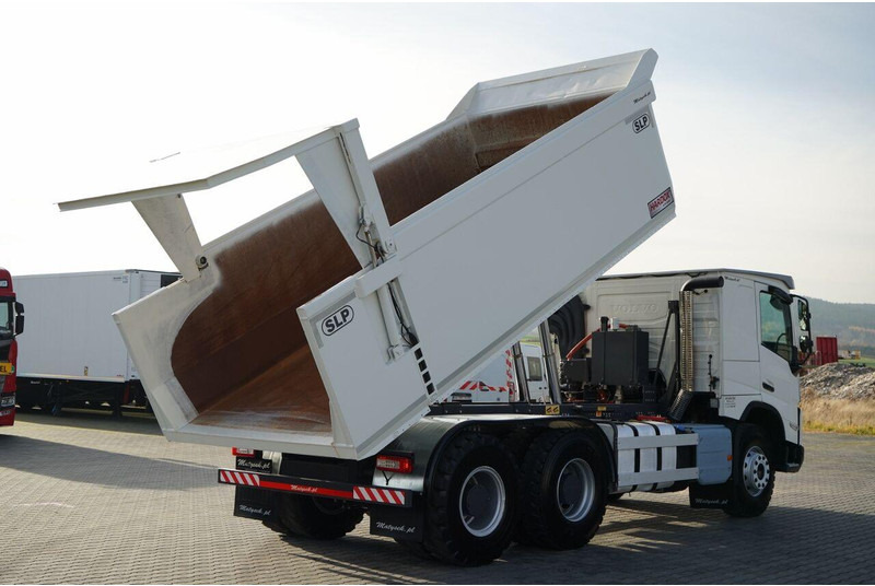 Volvo FMX 550 / 6x4 / WYWROTKA / WOZIDŁO / HARDOX / HYDRAULICZNA KLAPA - Tovornjak prekucnik: slika 4 Volvo FMX 550 / 6x4 / WYWROTKA / WOZIDŁO / HARDOX / HYDRAULICZNA KLAPA - Tovornjak prekucnik: slika 4