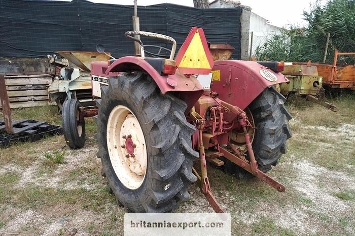 INTERNATIONAL 433 SA Farm Tractor | 2.5L Diesel | 4x2 | Brand New Tyres - Traktor: slika 5 INTERNATIONAL 433 SA Farm Tractor | 2.5L Diesel | 4x2 | Brand New Tyres - Traktor: slika 5