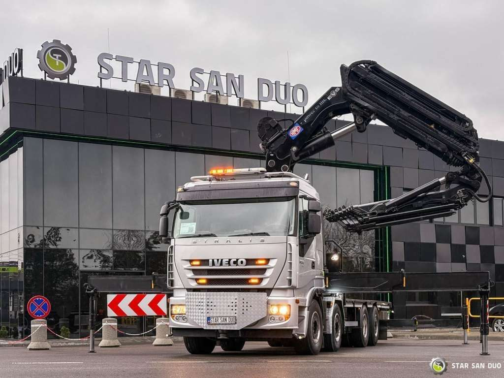Iveco STRALIS AS320S50Y 8x2 HMF 8520-0K6 FLY JIB Winc - Tovornjak z dvigalom: slika 1 Iveco STRALIS AS320S50Y 8x2 HMF 8520-0K6 FLY JIB Winc - Tovornjak z dvigalom: slika 1