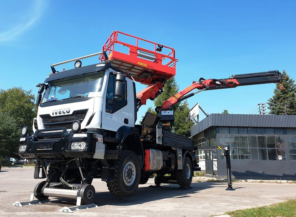 Iveco TRAKER 4x4 RAIL ROAD PALFINGER SCHIENEN TWO WAY - Dvižna ploščad montirana na tovornjak: slika 1 Iveco TRAKER 4x4 RAIL ROAD PALFINGER SCHIENEN TWO WAY - Dvižna ploščad montirana na tovornjak: slika 1