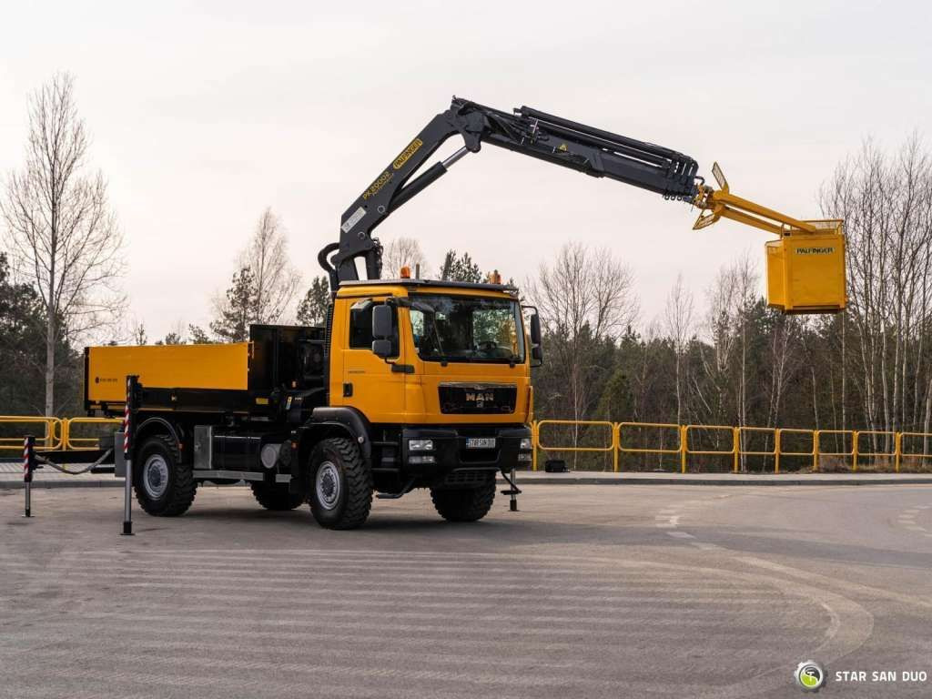 MAN TGM 18.340 4x4 PALFINGER PK 20002 CRANE BASKET MAN TGM 18.340 4x4 PALFINGER PK 20002 CRANE BASKET - Tovornjak z dvigalom, Tovornjak s kesonom: slika 2 MAN TGM 18.340 4x4 PALFINGER PK 20002 CRANE BASKET MAN TGM 18.340 4x4 PALFINGER PK 20002 CRANE BASKET - Tovornjak z dvigalom, Tovornjak s kesonom: slika 2