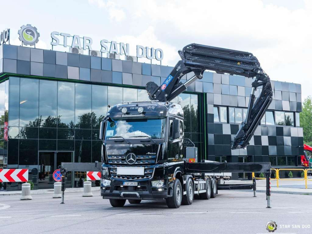 Mercedes-Benz AROCS 3251 8x4 HMF 8520 Fly Jib Winch - Tovornjak z dvigalom: slika 4 Mercedes-Benz AROCS 3251 8x4 HMF 8520 Fly Jib Winch - Tovornjak z dvigalom: slika 4