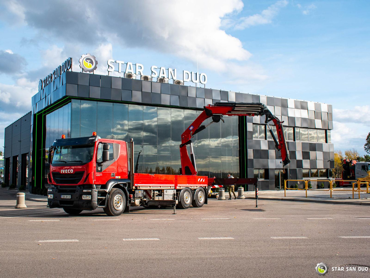 - Tovornjak z dvigalom: slika 4 - Tovornjak z dvigalom: slika 4