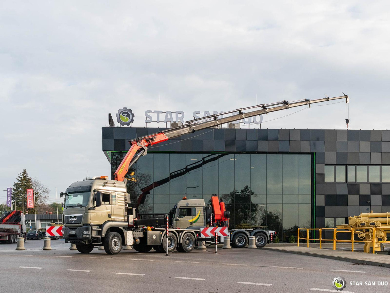 - Tovornjak z dvigalom: slika 3 - Tovornjak z dvigalom: slika 3