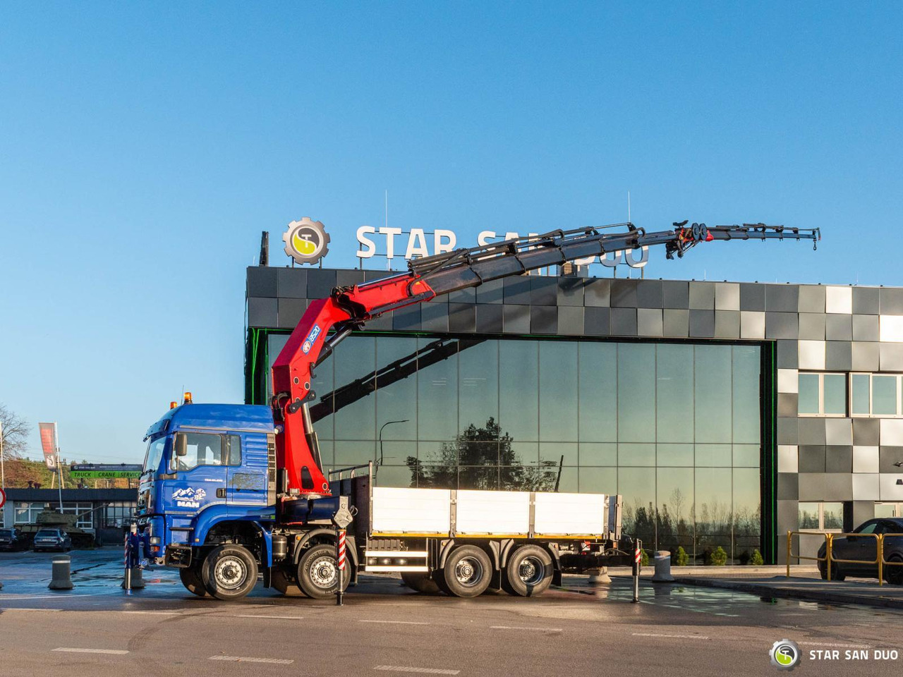 - Tovornjak z dvigalom: slika 3 - Tovornjak z dvigalom: slika 3