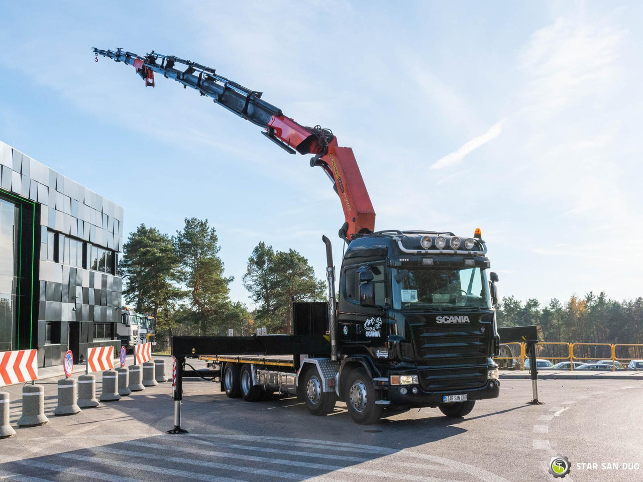 - Tovornjak z dvigalom: slika 2 - Tovornjak z dvigalom: slika 2