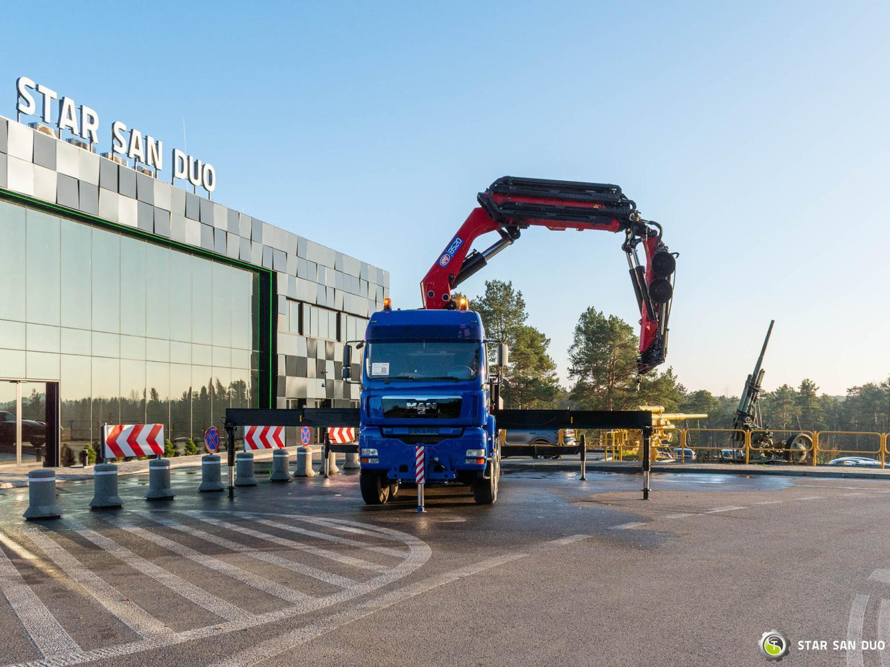 - Tovornjak z dvigalom: slika 4 - Tovornjak z dvigalom: slika 4