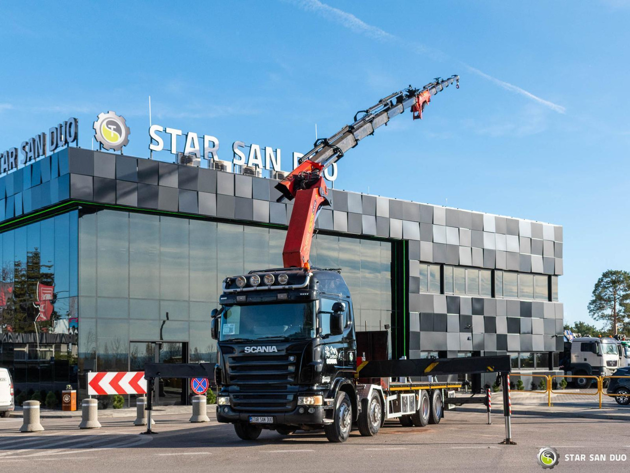 - Tovornjak z dvigalom: slika 1 - Tovornjak z dvigalom: slika 1