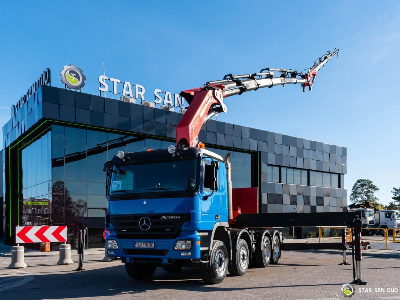 - Tovornjak z dvigalom: slika 3 - Tovornjak z dvigalom: slika 3