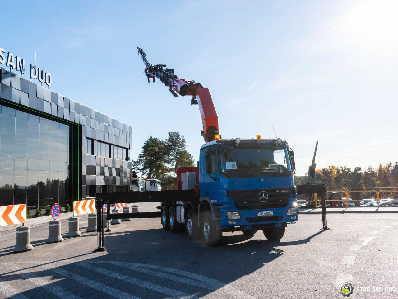 - Tovornjak z dvigalom: slika 4 - Tovornjak z dvigalom: slika 4