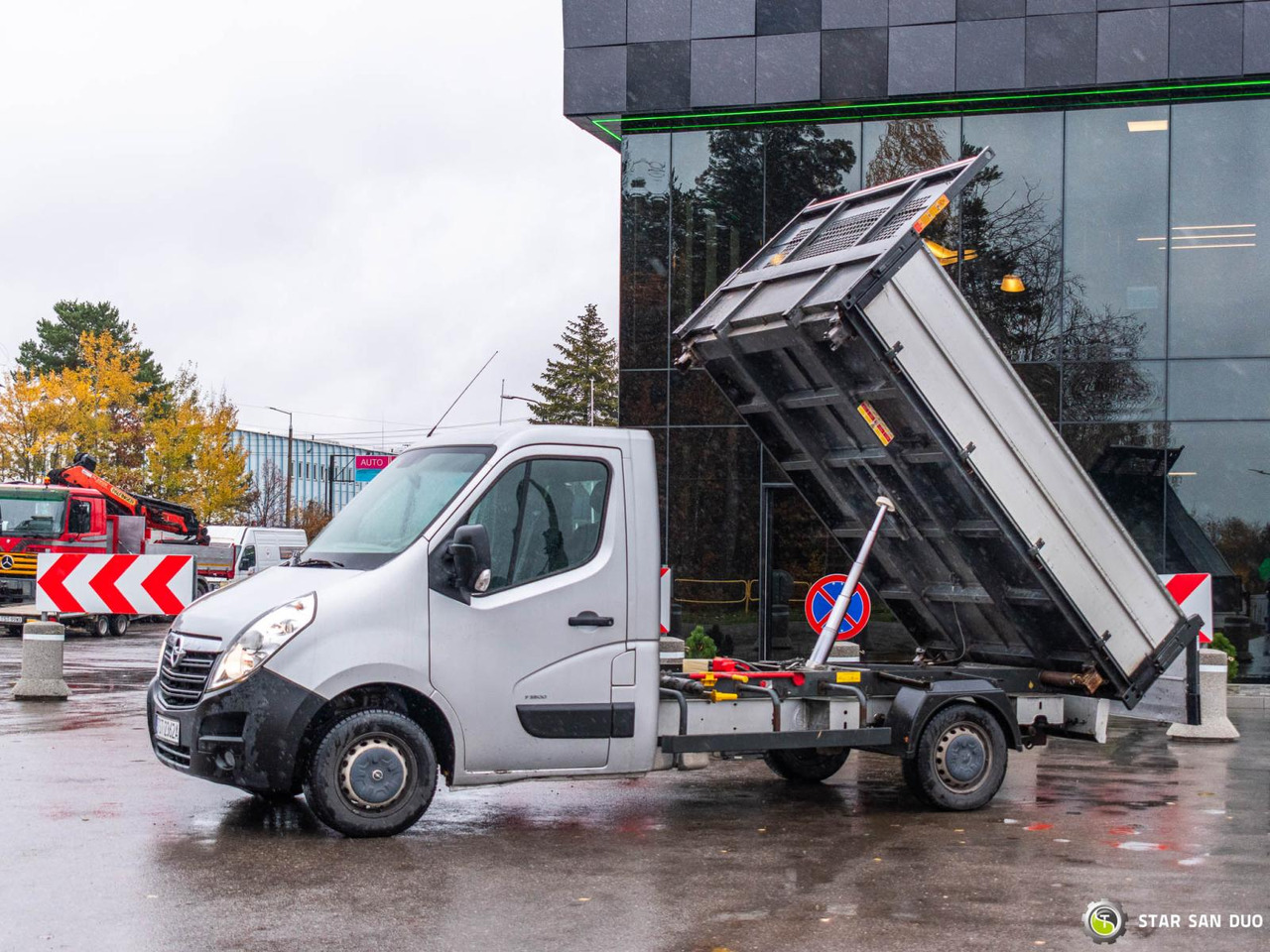 - Tovornjak prekucnik: slika 3 - Tovornjak prekucnik: slika 3