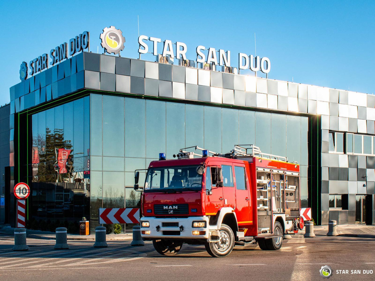 - Gasilsko vozilo: slika 3 - Gasilsko vozilo: slika 3