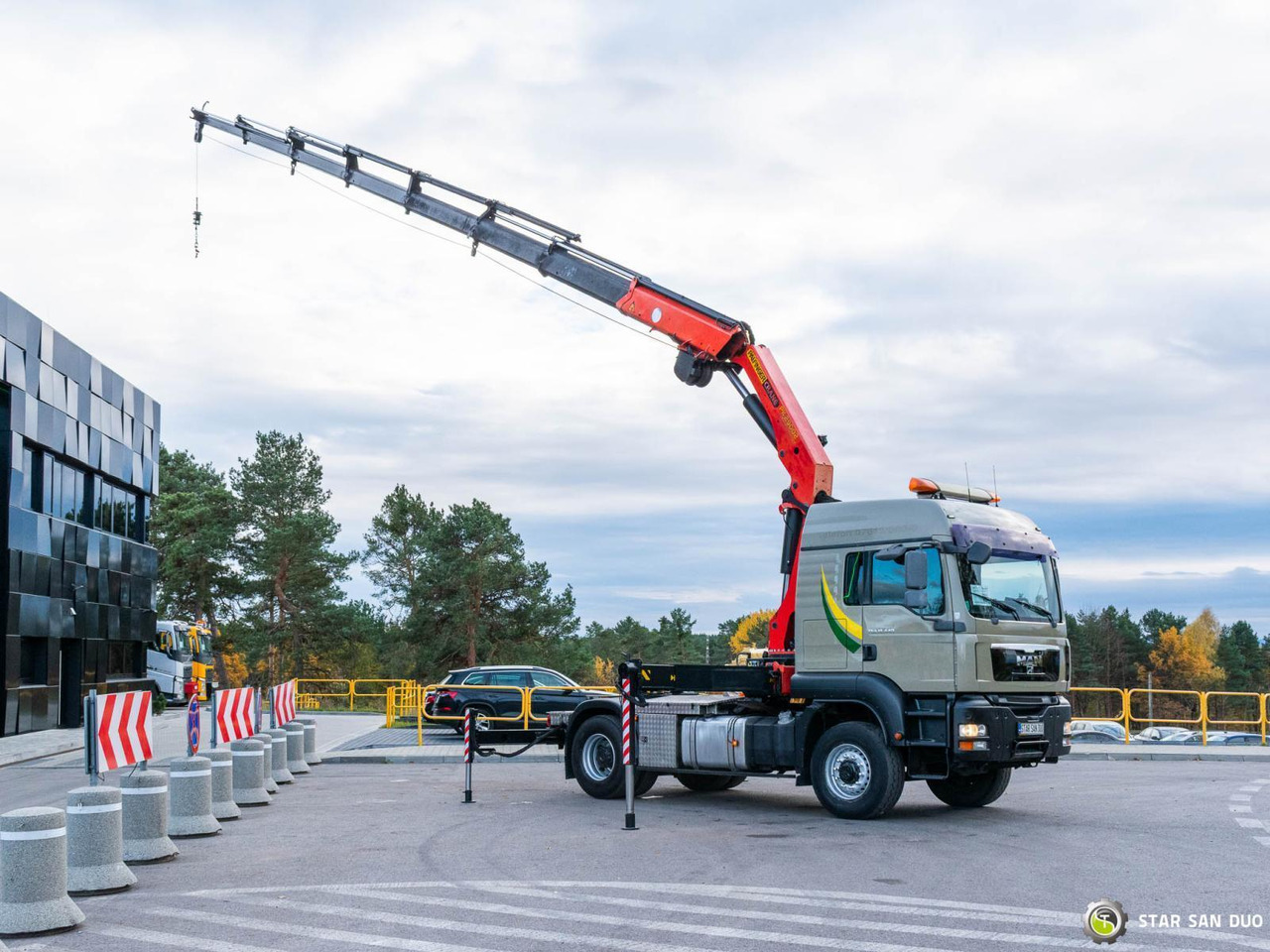- Tovornjak z dvigalom: slika 2 - Tovornjak z dvigalom: slika 2
