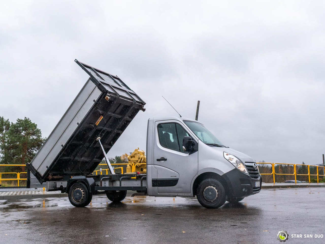 - Tovornjak prekucnik: slika 4 - Tovornjak prekucnik: slika 4