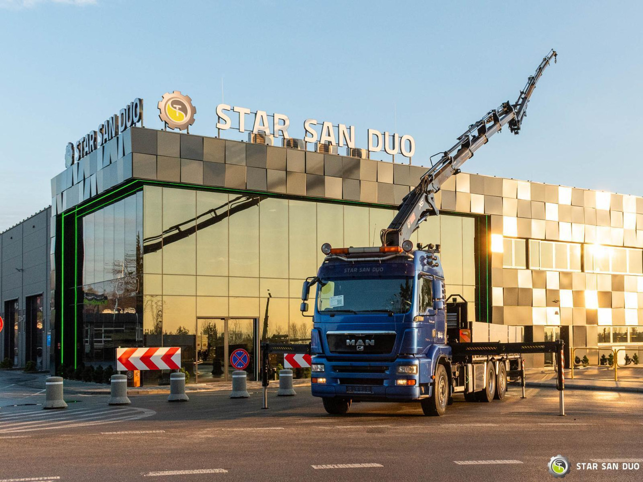 - Tovornjak z dvigalom: slika 5 - Tovornjak z dvigalom: slika 5