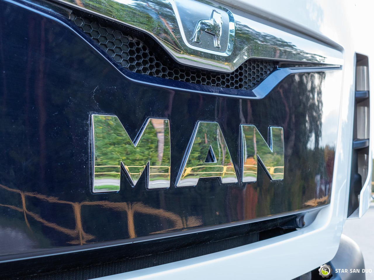 - Tovornjak z dvigalom: slika 5 - Tovornjak z dvigalom: slika 5