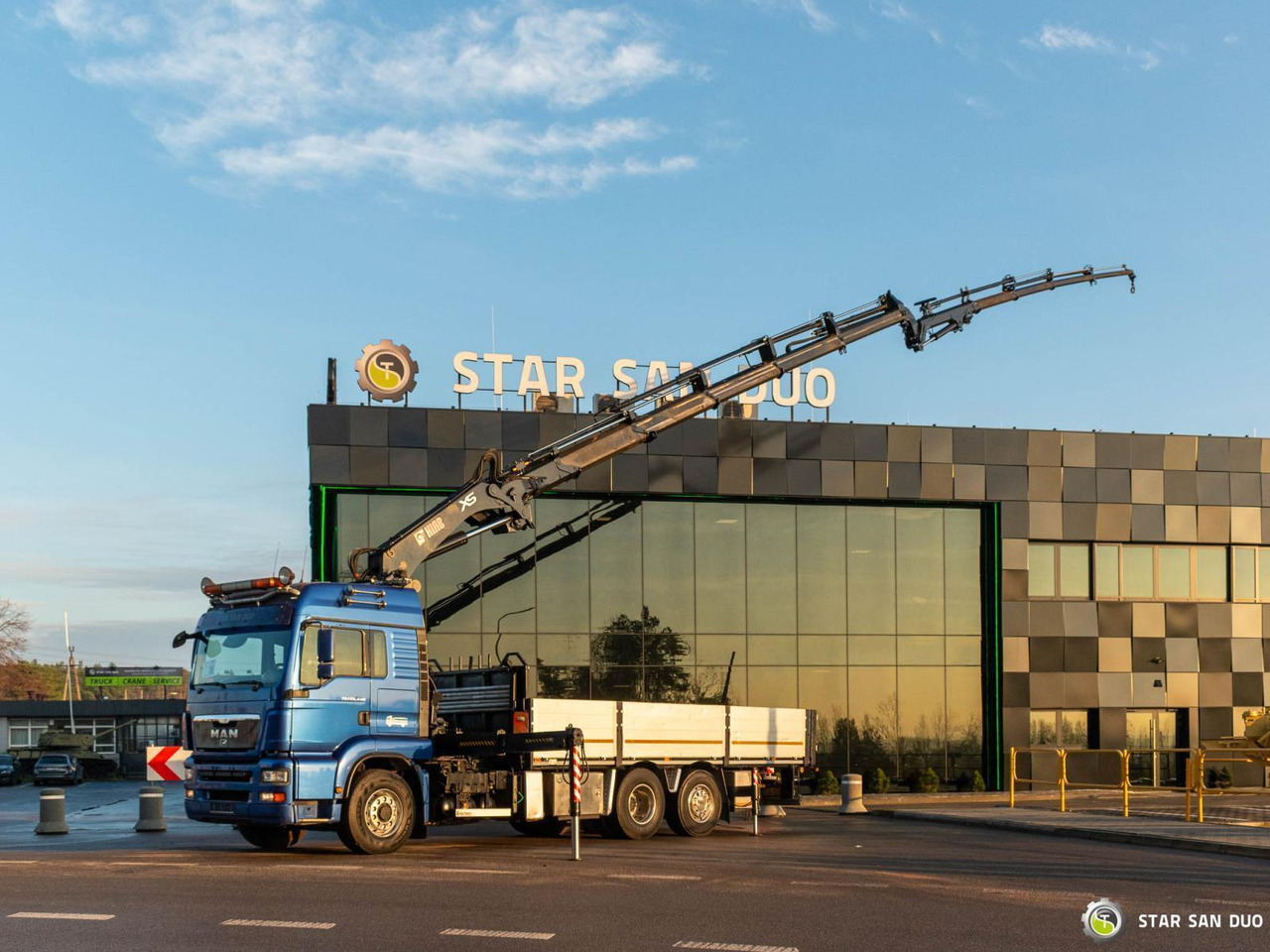 - Tovornjak z dvigalom: slika 3 - Tovornjak z dvigalom: slika 3