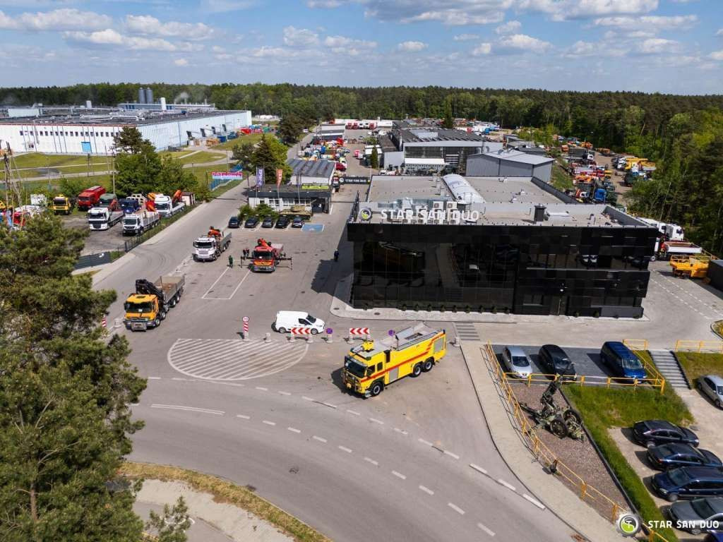 Volvo FM 460 6x6 Rosenbauer Fire Truck LSP Water Tank - Tovornjak: slika 2 Volvo FM 460 6x6 Rosenbauer Fire Truck LSP Water Tank - Tovornjak: slika 2