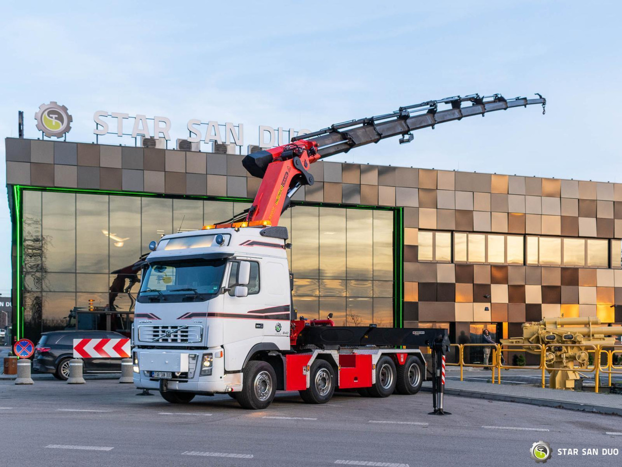 - Vlačilec: slika 1 - Vlačilec: slika 1