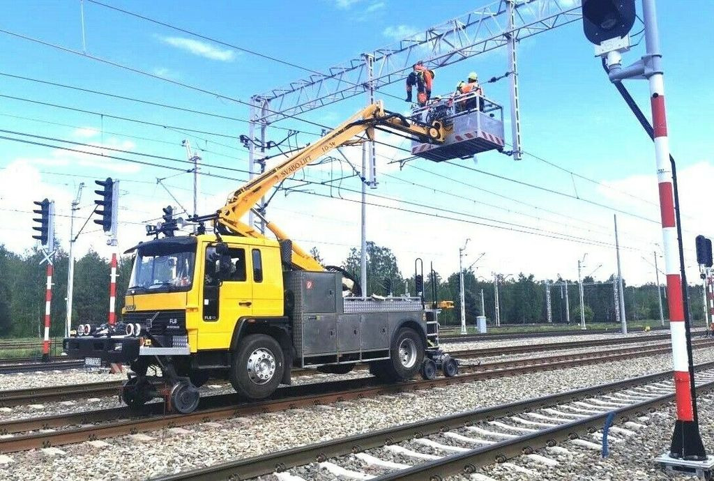 Volvo F 6 RAIL ROAD Platform Schienen TWO WAY - Dvižna ploščad montirana na tovornjak: slika 1 Volvo F 6 RAIL ROAD Platform Schienen TWO WAY - Dvižna ploščad montirana na tovornjak: slika 1