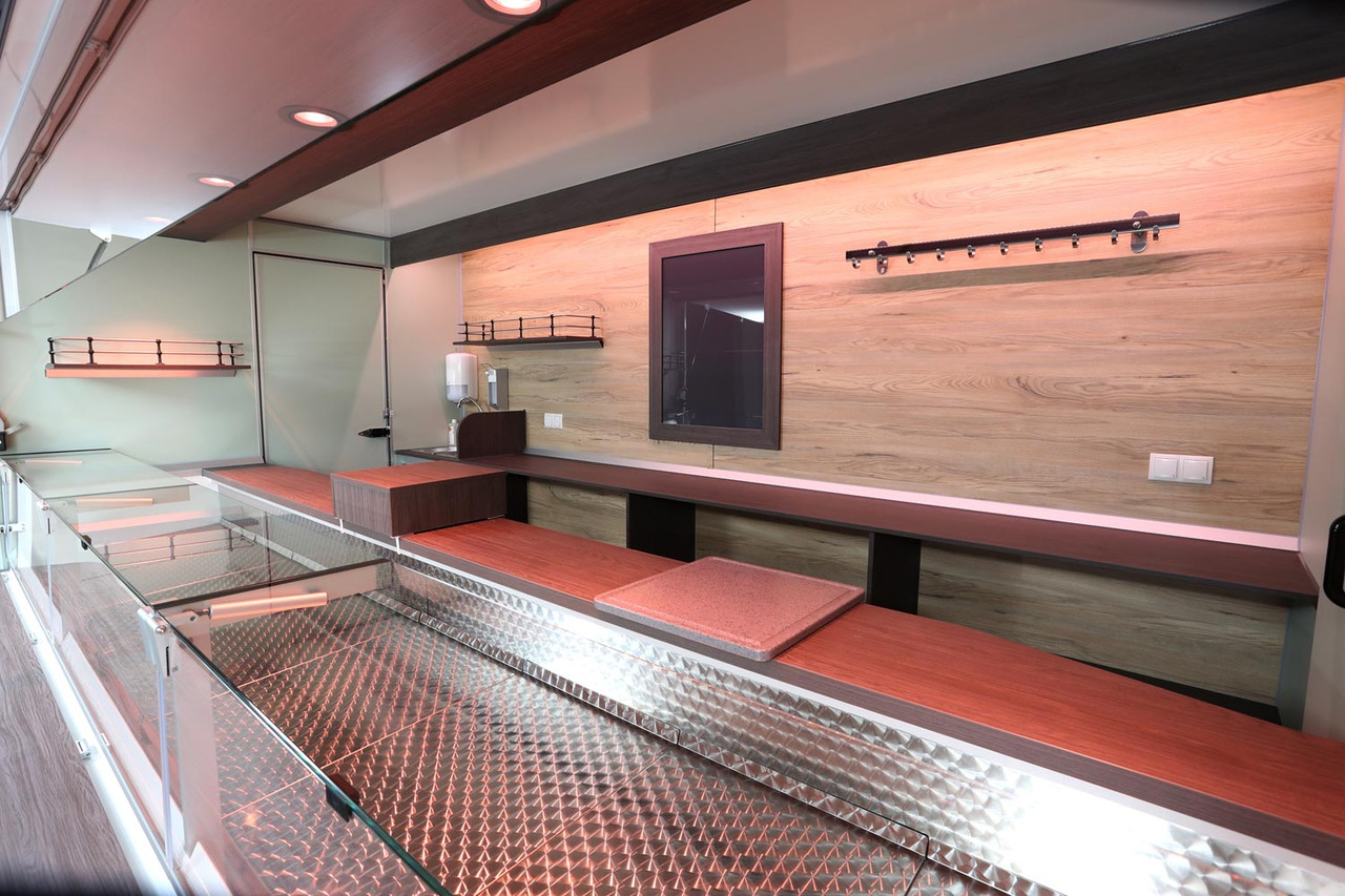 Mobil BORCO HÖHNS - Tovornjak s hrano: slika 2 Mobil BORCO HÖHNS - Tovornjak s hrano: slika 2