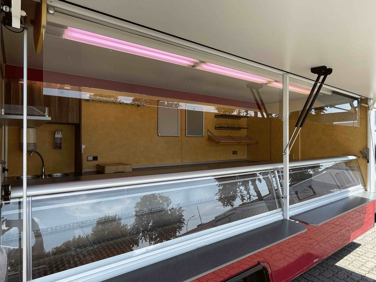 Mobil BORCO HÖHNS - Tovornjak s hrano: slika 3 Mobil BORCO HÖHNS - Tovornjak s hrano: slika 3