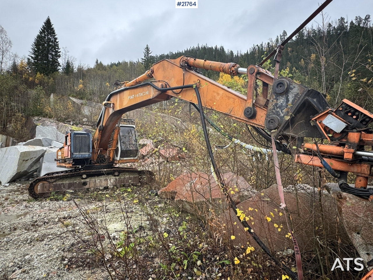 Hitachi Ca 1988 Hitachi FH220LC graver selges som rep.objekt. Ikke kjørbar. - Bager goseničar: slika 4 Hitachi Ca 1988 Hitachi FH220LC graver selges som rep.objekt. Ikke kjørbar. - Bager goseničar: slika 4