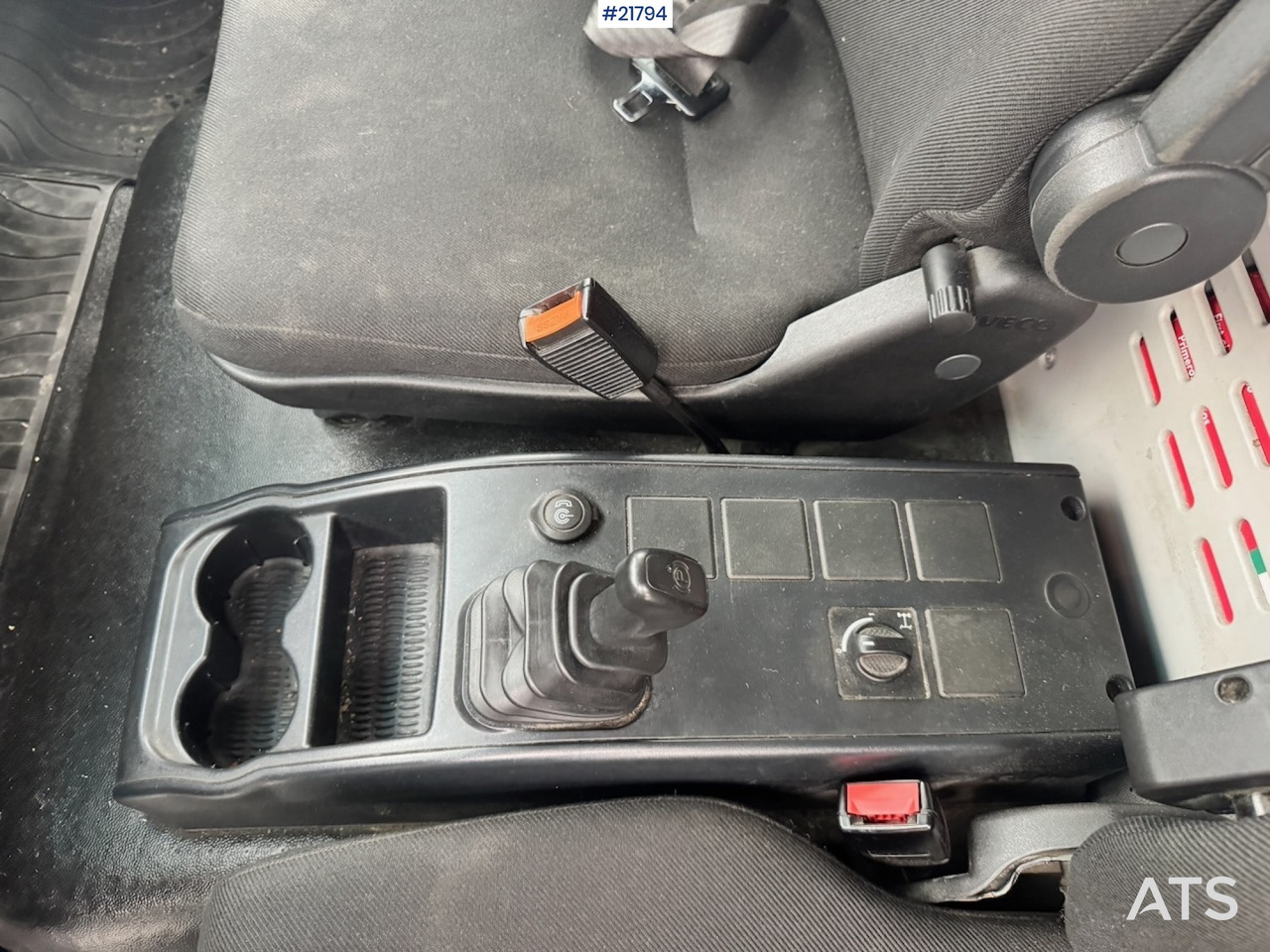 Tovornjak zabojnik Iveco 75E-210: slika 33