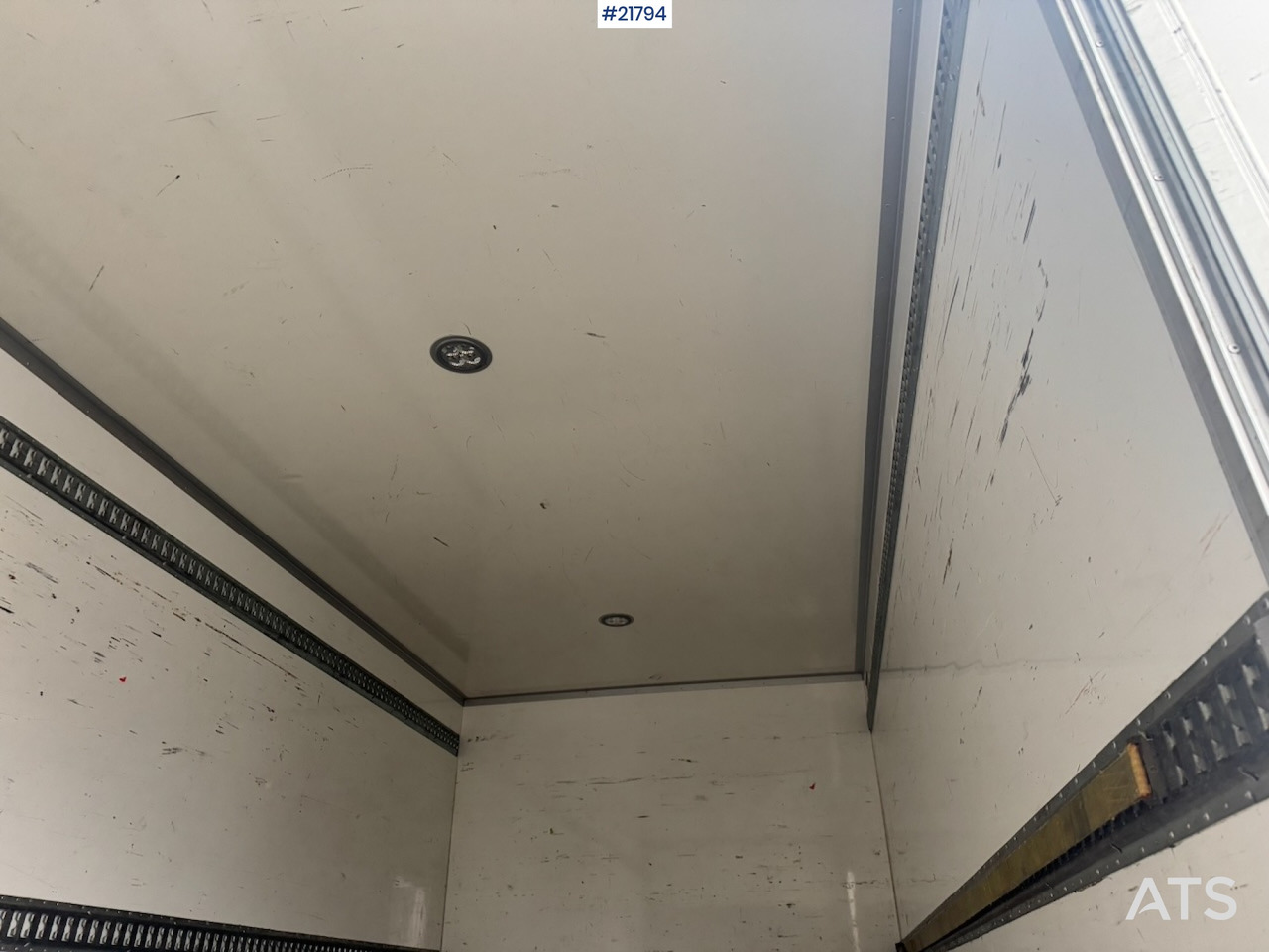 Tovornjak zabojnik Iveco 75E-210: slika 27