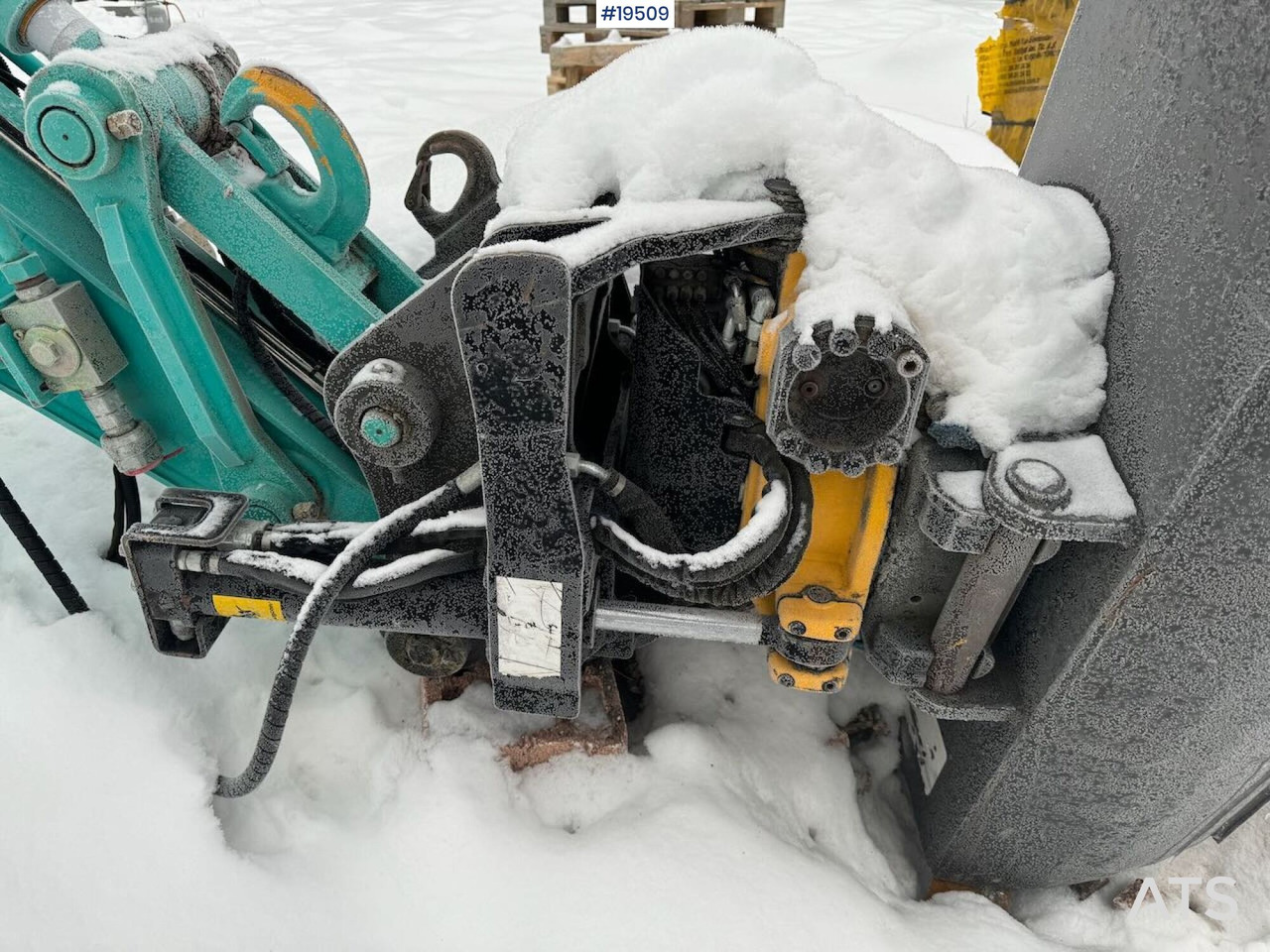 Kobelco SK75SR-3E - Bager: slika 4 Kobelco SK75SR-3E - Bager: slika 4