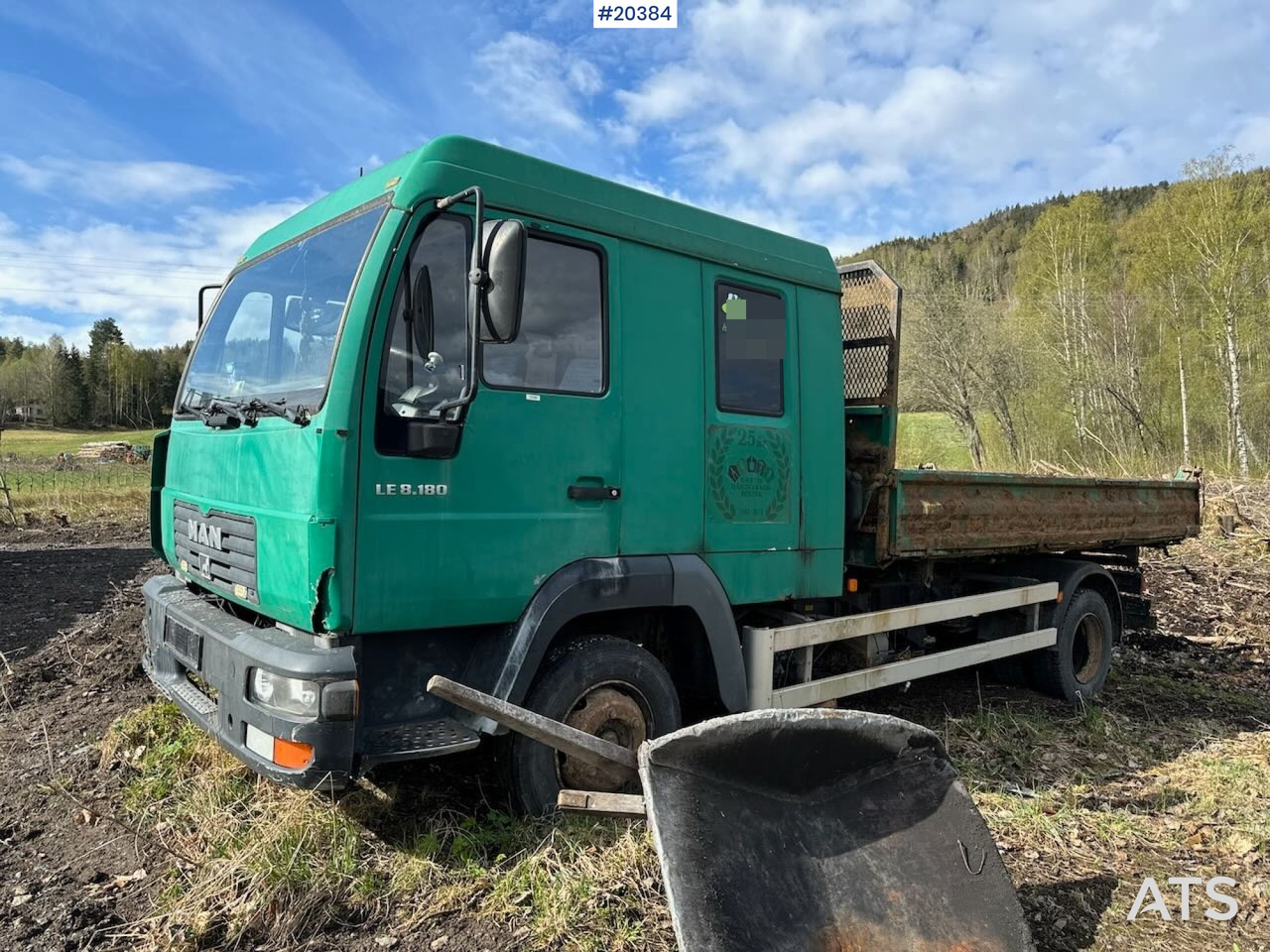 MAN LE8.180 - Tovornjak s kesonom: slika 1 MAN LE8.180 - Tovornjak s kesonom: slika 1