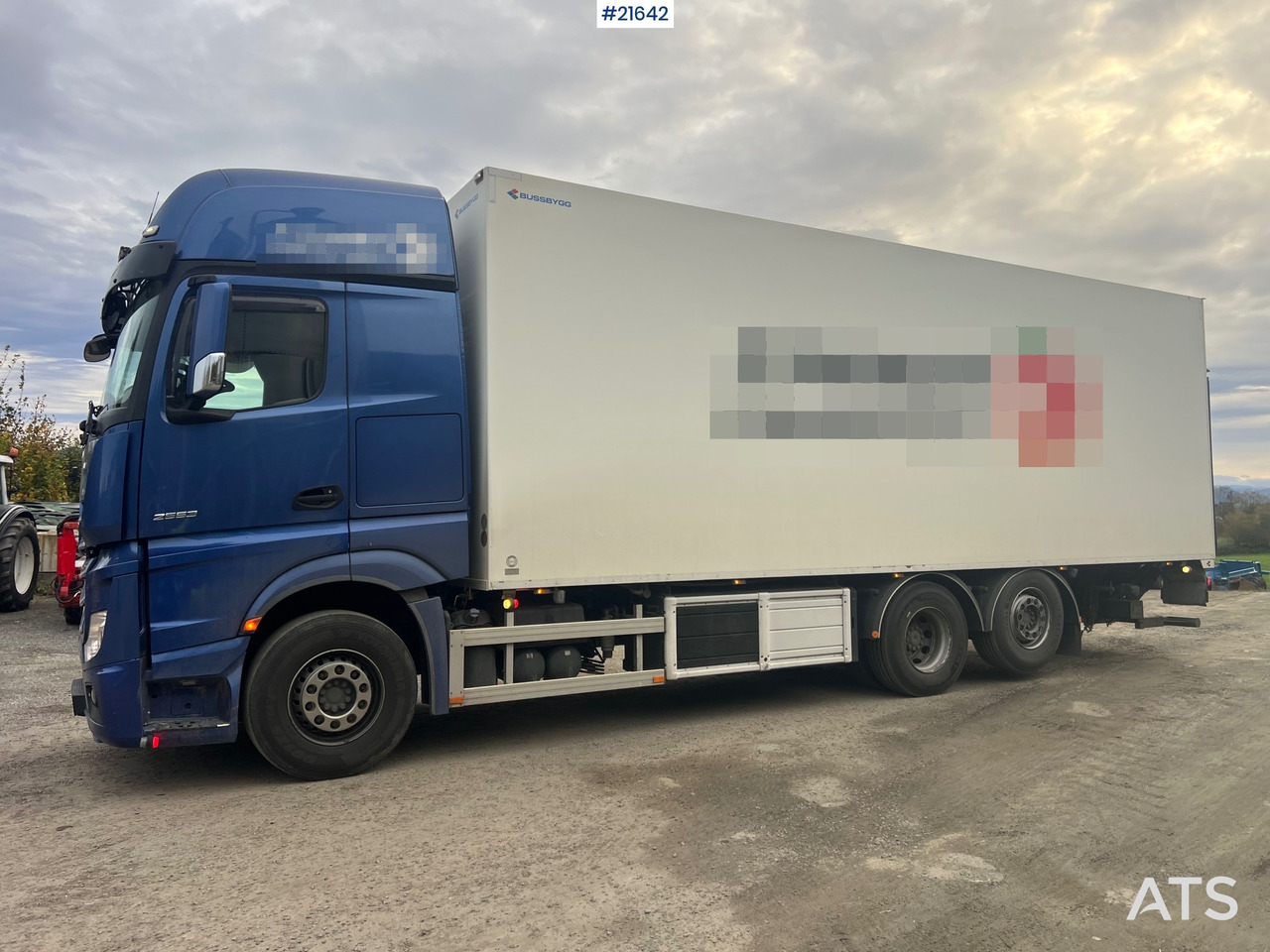 Mercedes-Benz Actrox 6x2 skapbil m/ kjøl/frys aggregat - Tovornjak zabojnik: slika 1 Mercedes-Benz Actrox 6x2 skapbil m/ kjøl/frys aggregat - Tovornjak zabojnik: slika 1