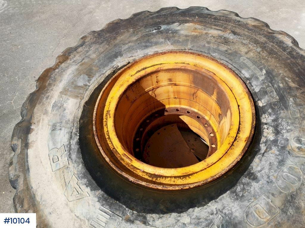 Tires and rims for Volvo A40 - Kompletno kolo za Zglobni demper: slika 2 Tires and rims for Volvo A40 - Kompletno kolo za Zglobni demper: slika 2