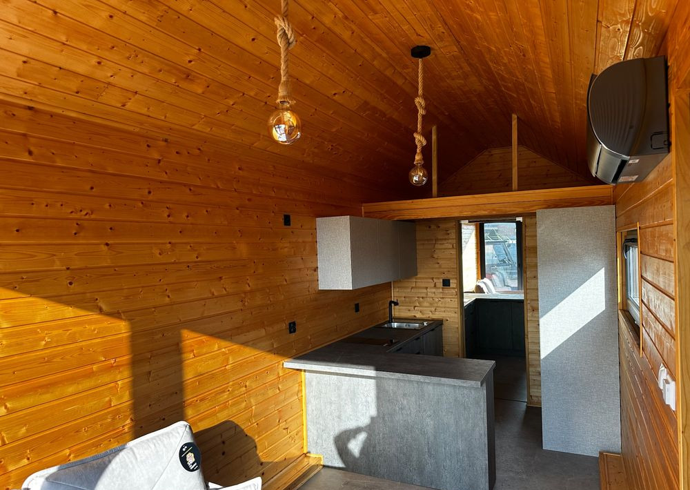 Boro Drewniany DOMEK MOBILNY na przyczepie 7,5m x 2,5m - Počitniška prikolica: slika 4 Boro Drewniany DOMEK MOBILNY na przyczepie 7,5m x 2,5m - Počitniška prikolica: slika 4