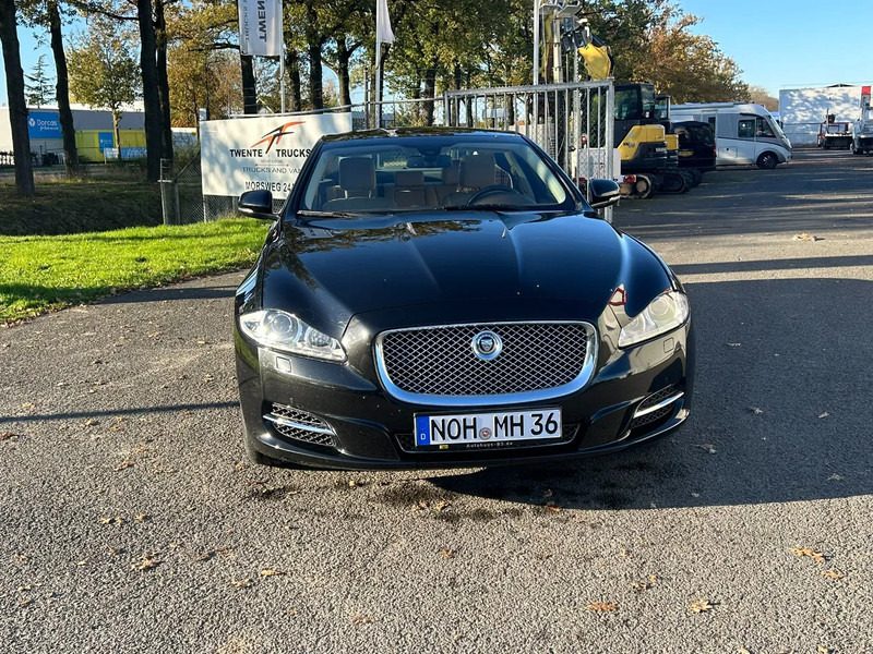 Jaguar XJ 3.0 V6D 275 PK /AUTOM / PANO DAK / VOL LEDER / MERIDAN / EXPORT PRICE - Limuzina: slika 4 Jaguar XJ 3.0 V6D 275 PK /AUTOM / PANO DAK / VOL LEDER / MERIDAN / EXPORT PRICE - Limuzina: slika 4