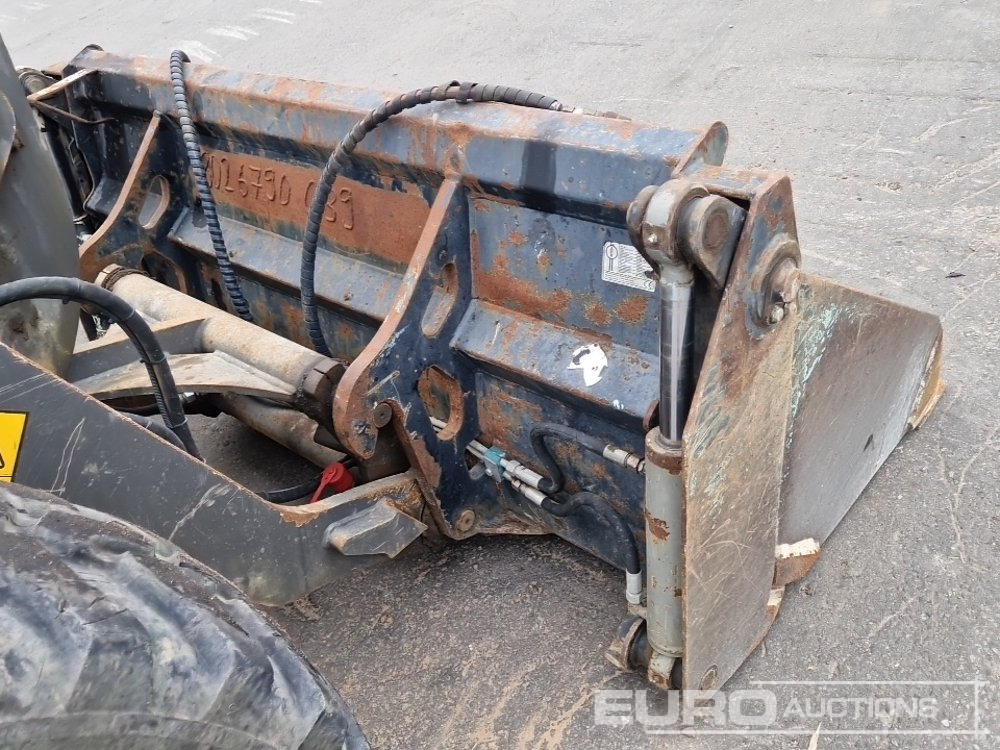 Kolesni nakladalec 2017 Volvo L30G: slika 14