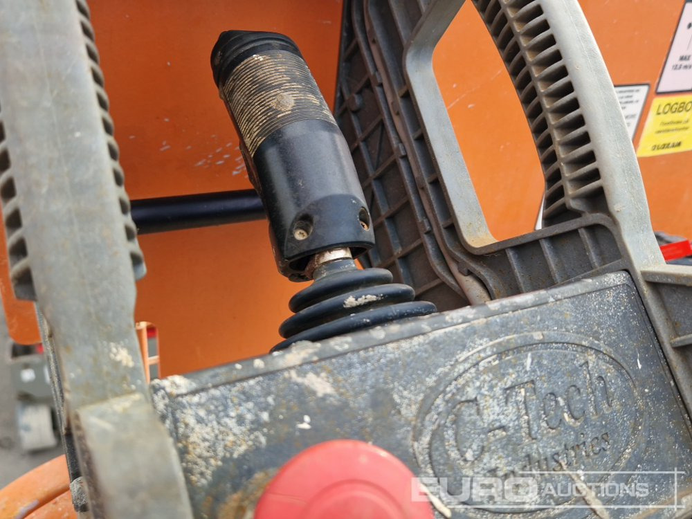 Škarjasta dvižna ploščad JLG 3246ES: slika 12