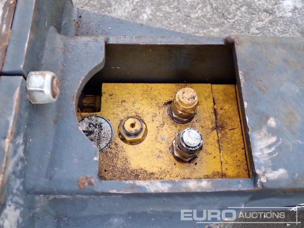 Mustang Hydraulic Breaker to suit Mini Excavator - Hidravlično kladivo: slika 5 Mustang Hydraulic Breaker to suit Mini Excavator - Hidravlično kladivo: slika 5